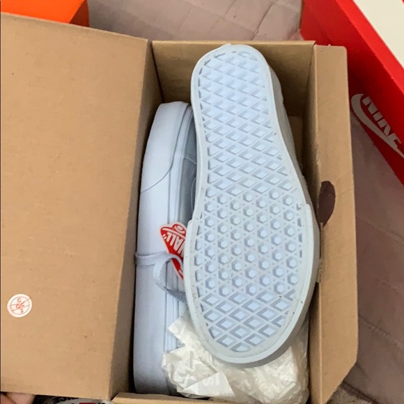 Vans! - Picture 2 of 5